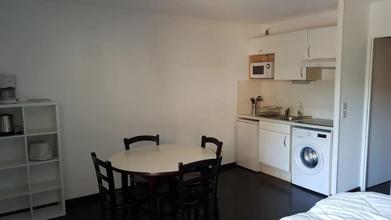 Apartment La Part Du Lion - T1 Renove De 28 M2 Pour 3 Pers Max - Terrasse Avec Vue Calme Et Parking - Residence Foch - Lourdes Mairie